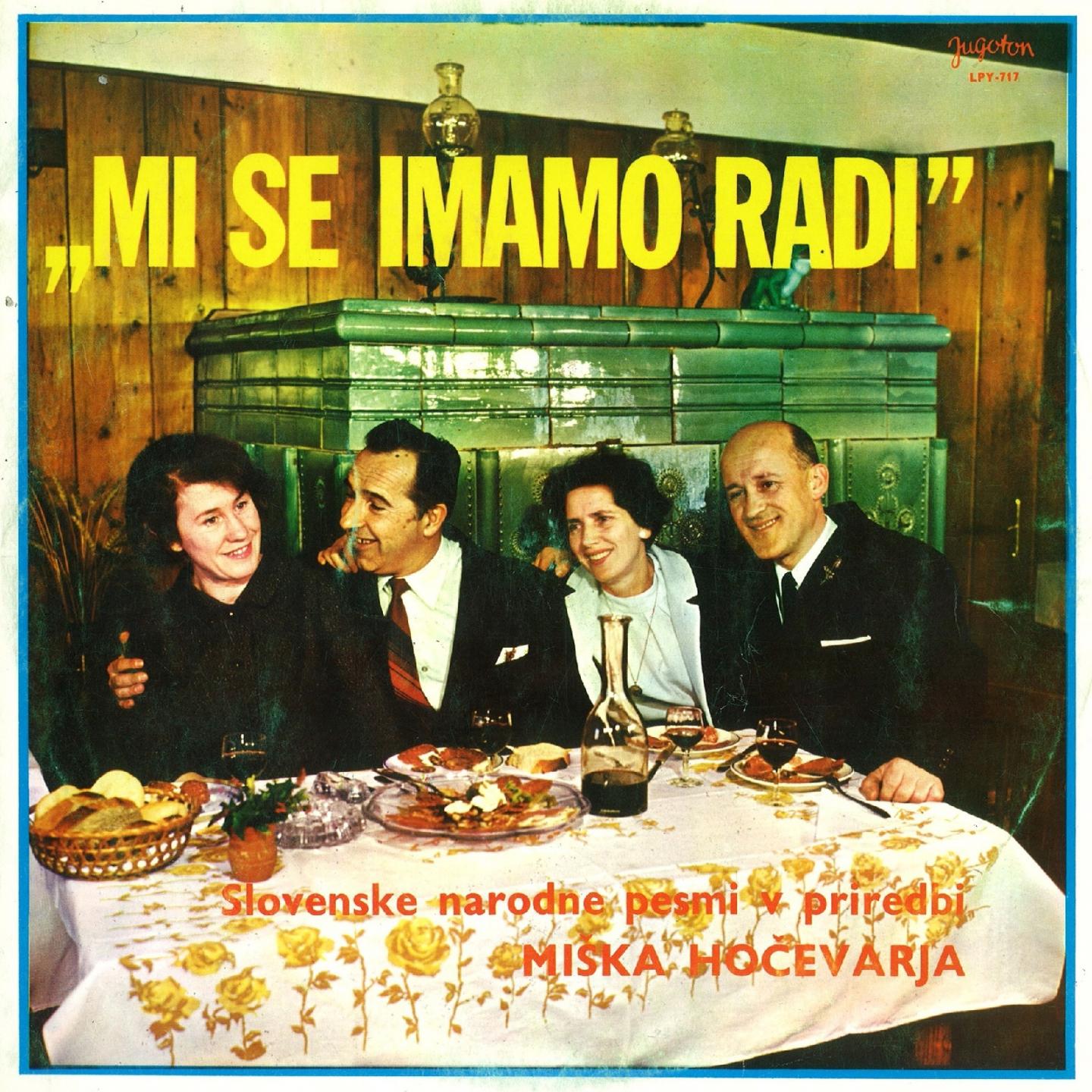 Po Gozdu Lovec S Pu ko Hodi