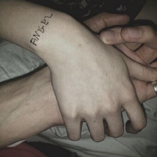 I wanna hold ur hand