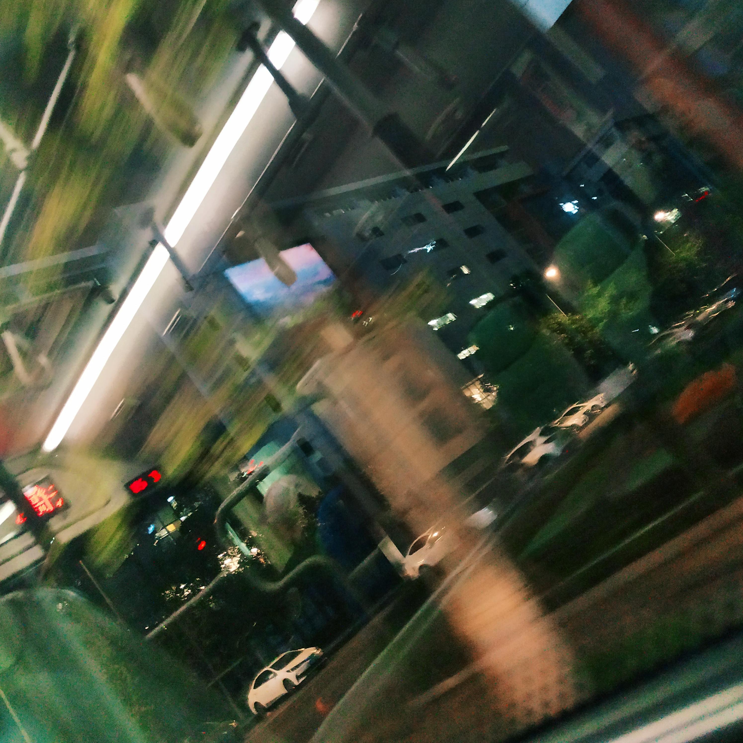 ta zhan zai yu li shen me dou shuo