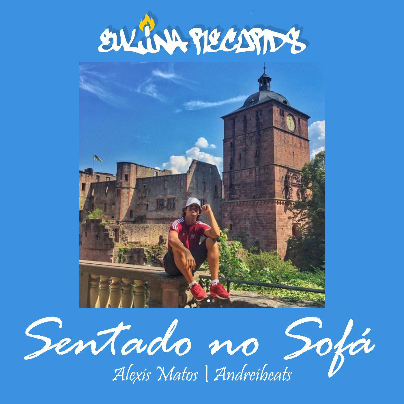 Sentado no Sofa