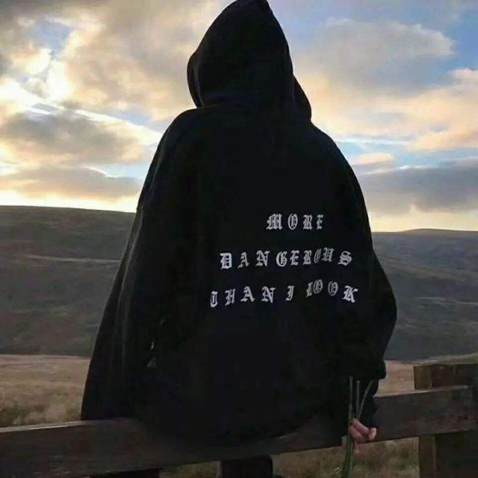 ye shen ren jing de shi hou wo tai tou wang xiang le xing kong