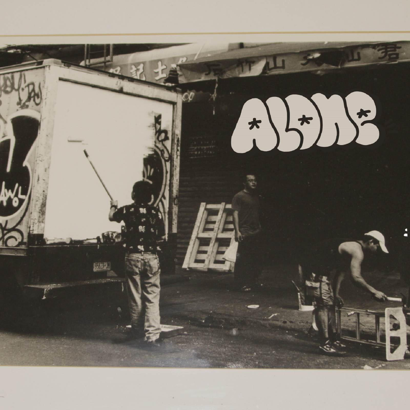 Los Hombres No Deben Llorar