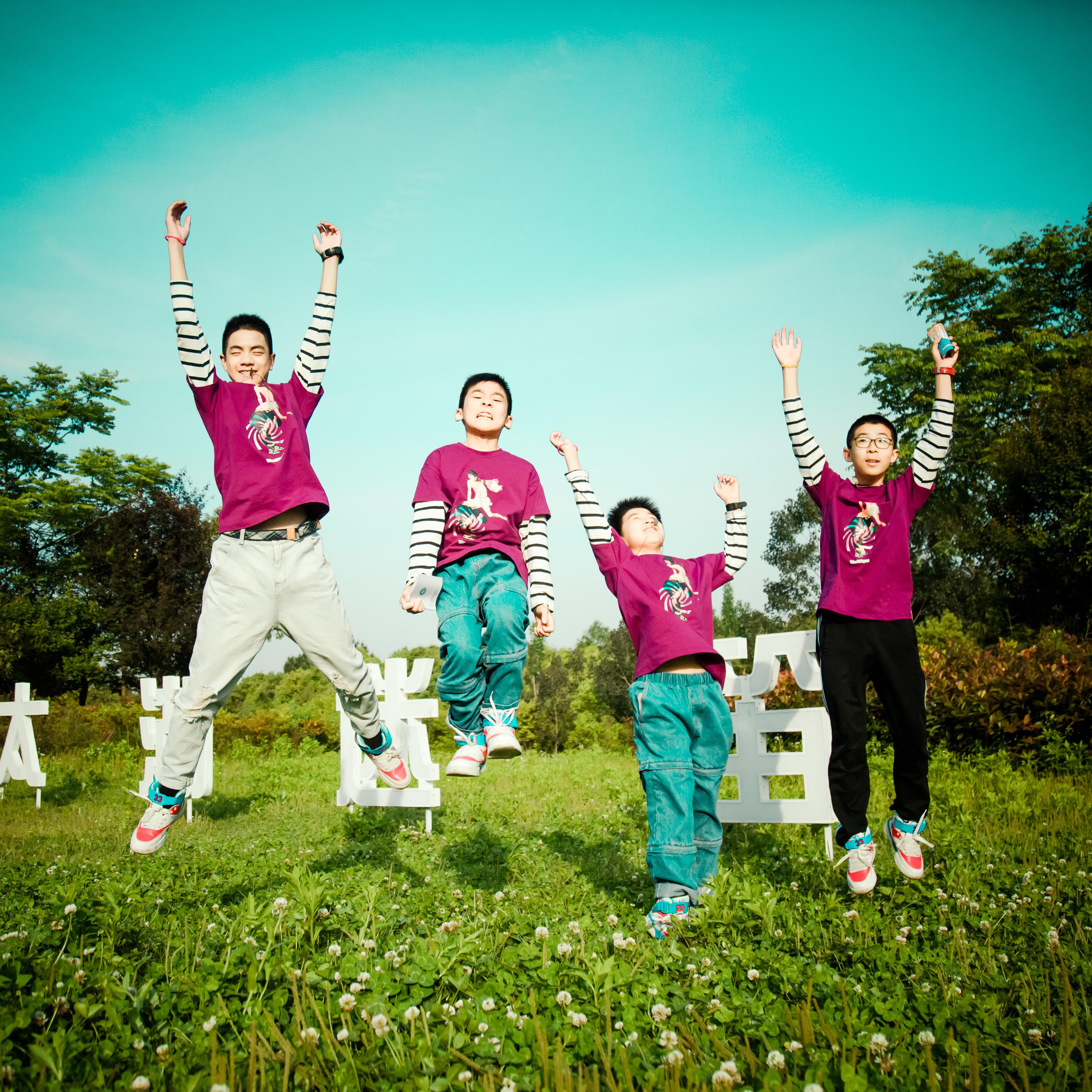 xuan feng shao nian yue dui yi ren yi shi jie