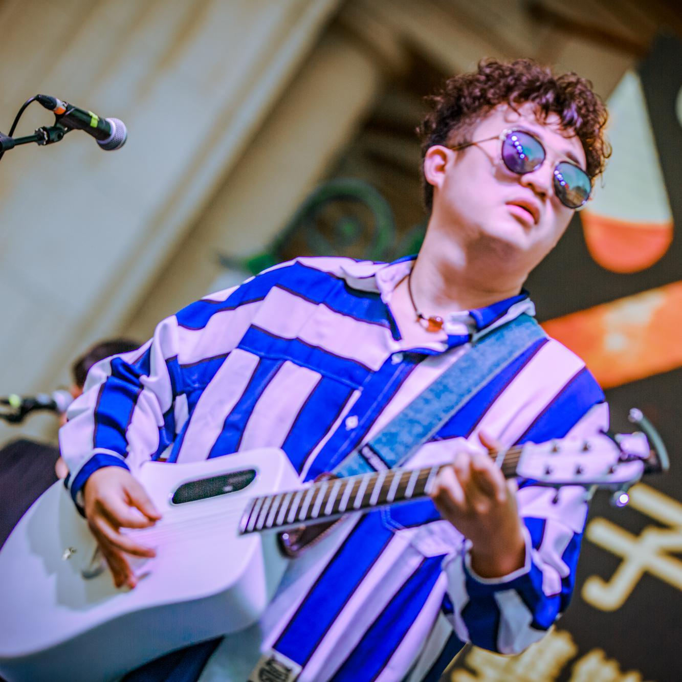 wo yan qian shi feng, xin li you ni