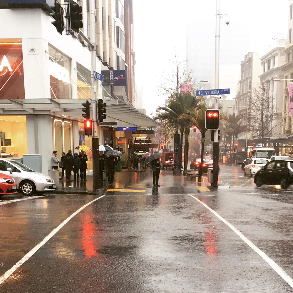 yue guo ren hai yong bao ni