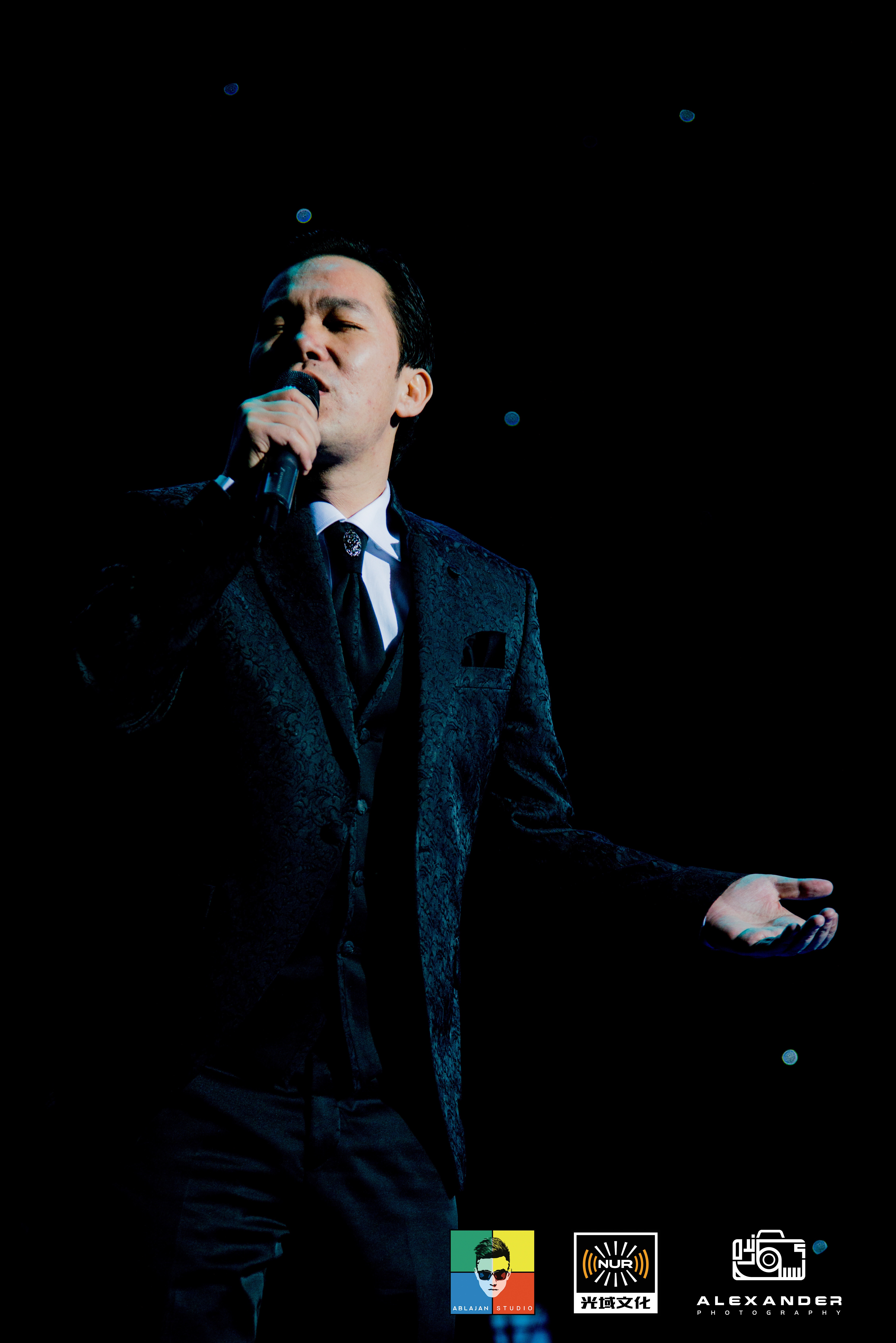 Uyghur  Digen  Mushundaq  zhe jiu shi wei wu er ren