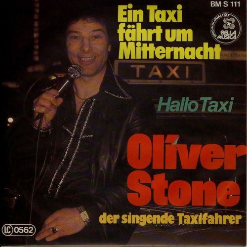 Ein Taxi f hrt um Mitternacht