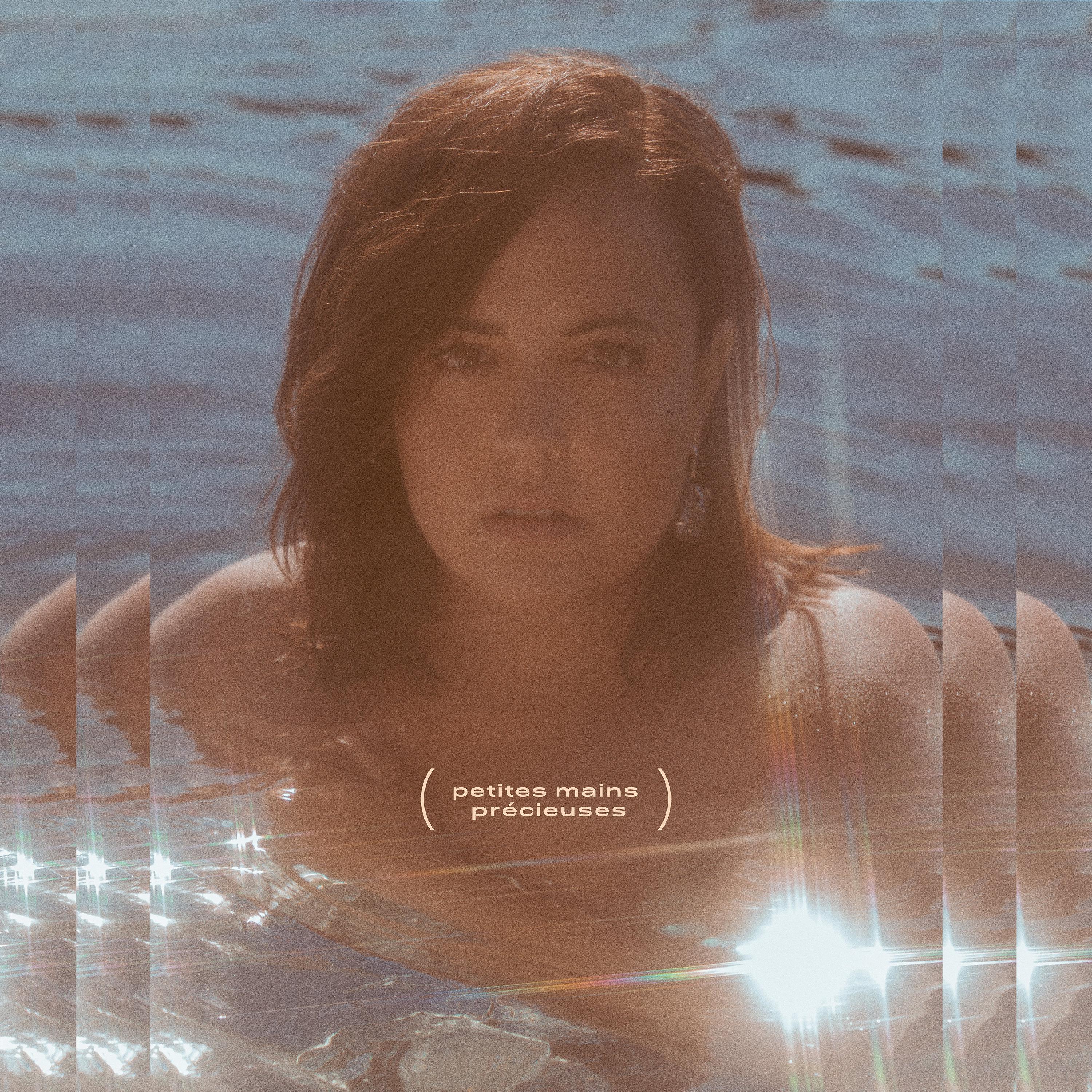 Petites mains pre cieuses