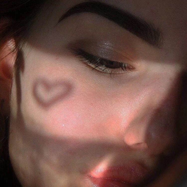 shi  mian  de  ai  qing